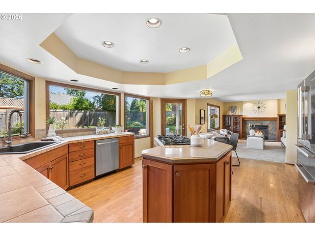 2107 CLUB HOUSE Dr, West Linn, OR 97068