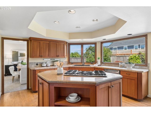 2107 CLUB HOUSE Dr, West Linn, OR 97068