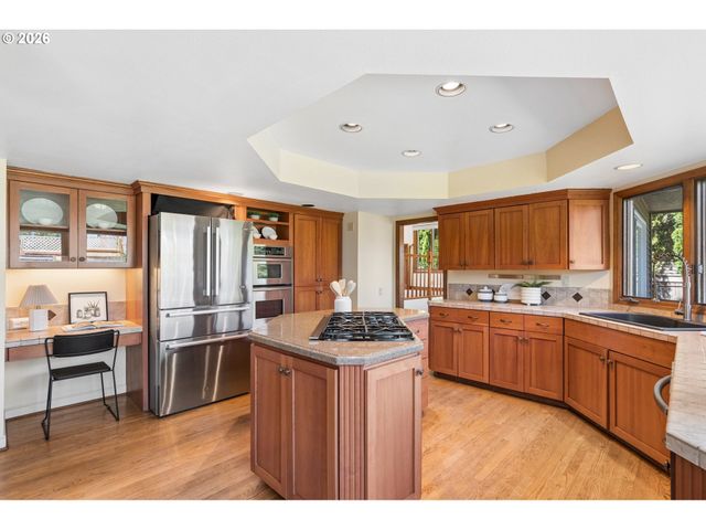 2107 CLUB HOUSE Dr, West Linn, OR 97068