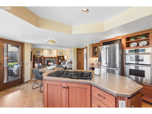 2107 CLUB HOUSE Dr, West Linn, OR 97068