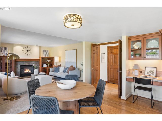 2107 CLUB HOUSE Dr, West Linn, OR 97068
