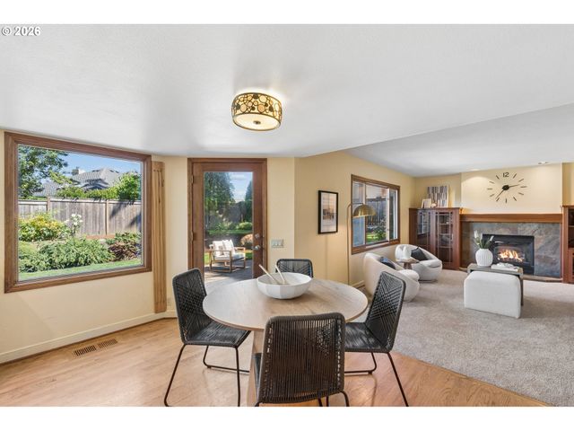 2107 CLUB HOUSE Dr, West Linn, OR 97068