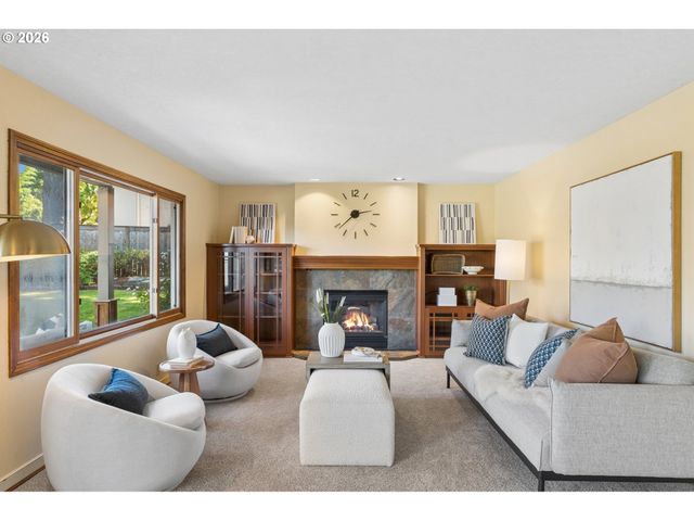 2107 CLUB HOUSE Dr, West Linn, OR 97068
