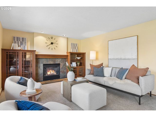 2107 CLUB HOUSE Dr, West Linn, OR 97068