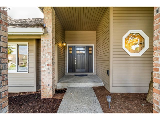 2107 CLUB HOUSE Dr, West Linn, OR 97068