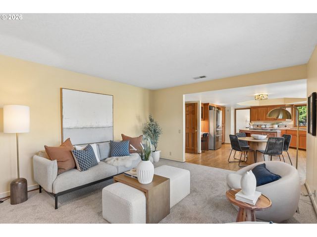 2107 CLUB HOUSE Dr, West Linn, OR 97068