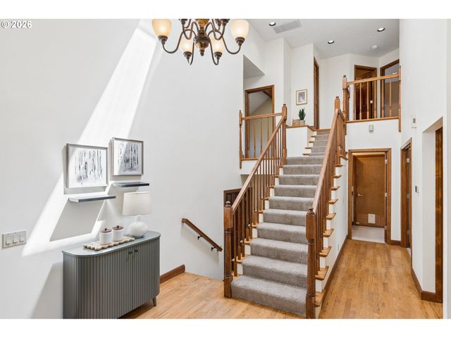 2107 CLUB HOUSE Dr, West Linn, OR 97068