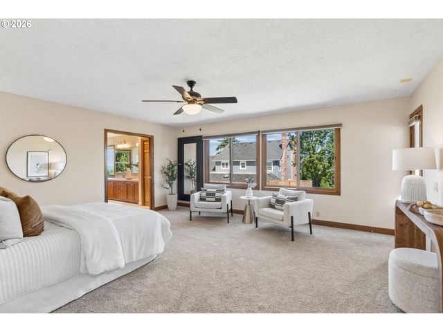 2107 CLUB HOUSE Dr, West Linn, OR 97068