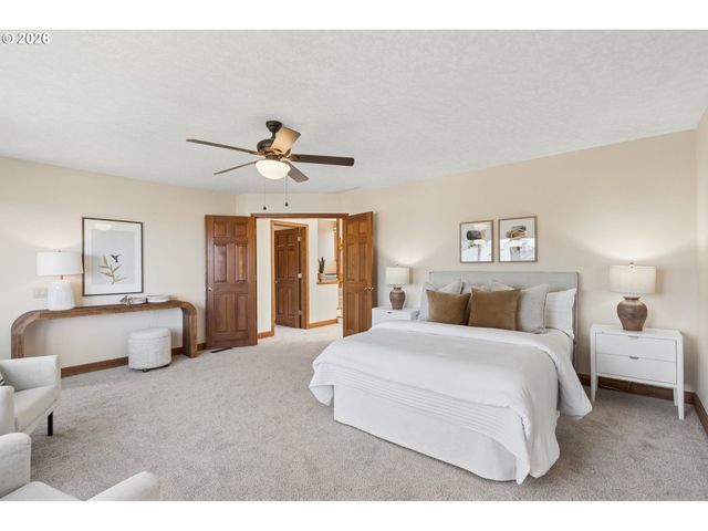 2107 CLUB HOUSE Dr, West Linn, OR 97068