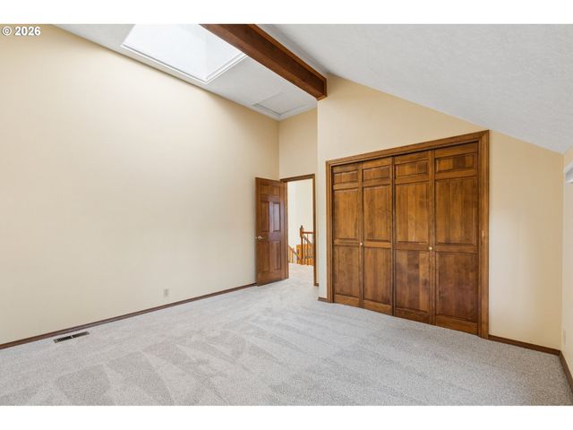 2107 CLUB HOUSE Dr, West Linn, OR 97068