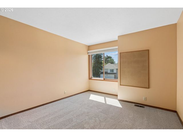 2107 CLUB HOUSE Dr, West Linn, OR 97068