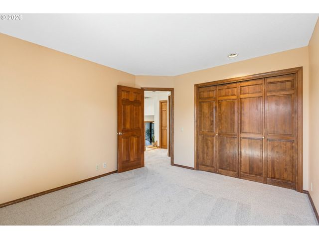 2107 CLUB HOUSE Dr, West Linn, OR 97068