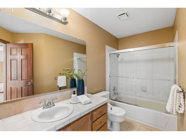 2107 CLUB HOUSE Dr, West Linn, OR 97068