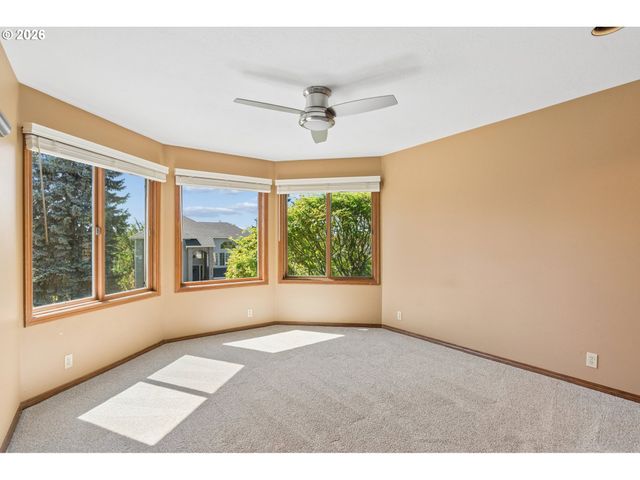 2107 CLUB HOUSE Dr, West Linn, OR 97068