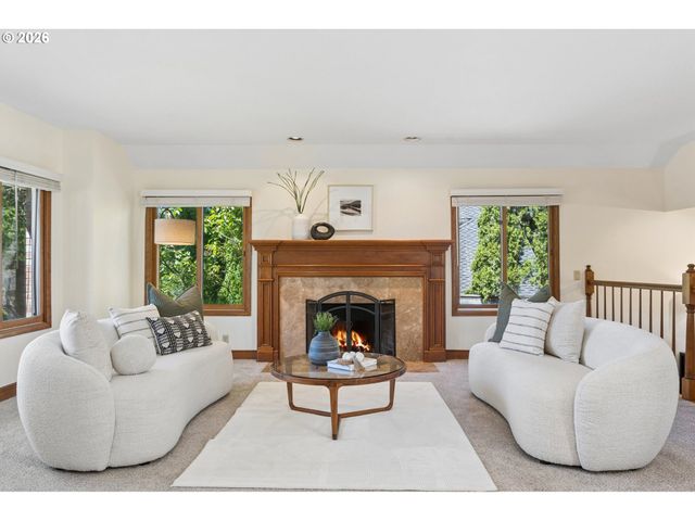 2107 CLUB HOUSE Dr, West Linn, OR 97068
