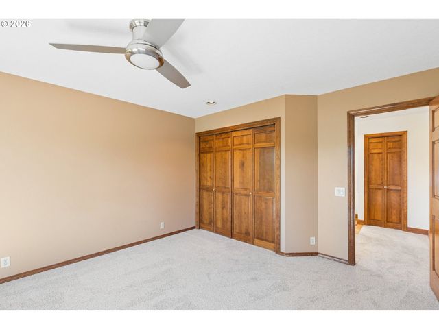 2107 CLUB HOUSE Dr, West Linn, OR 97068