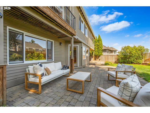 2107 CLUB HOUSE Dr, West Linn, OR 97068