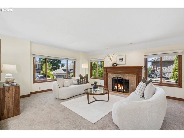 2107 CLUB HOUSE Dr, West Linn, OR 97068
