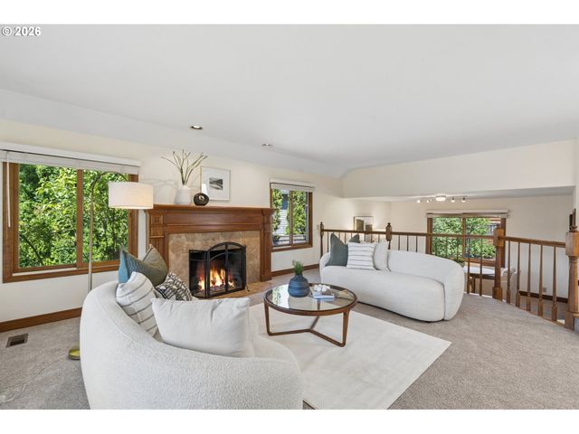 2107 CLUB HOUSE Dr, West Linn, OR 97068
