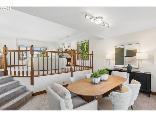 2107 CLUB HOUSE Dr, West Linn, OR 97068