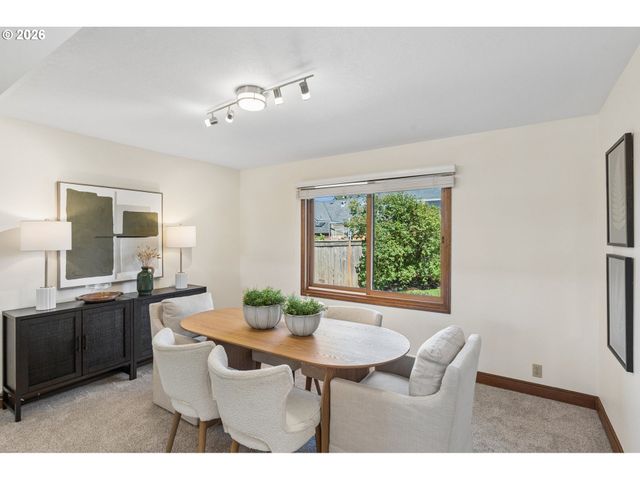 2107 CLUB HOUSE Dr, West Linn, OR 97068