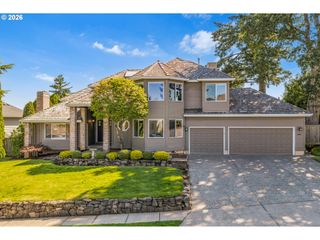 2107 CLUB HOUSE Dr, West Linn, OR 97068