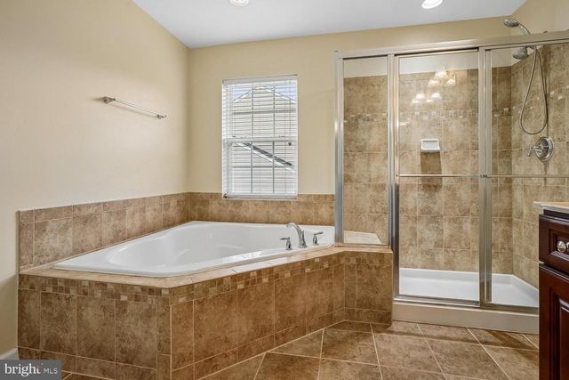 5580 SPRIGGS MEADOW DR, Woodbridge, VA 22193