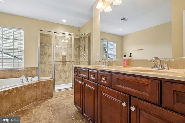 5580 SPRIGGS MEADOW DR, Woodbridge, VA 22193