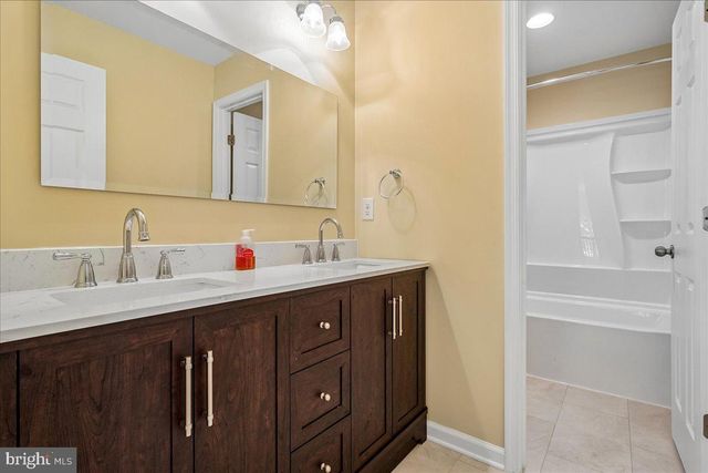 5580 SPRIGGS MEADOW DR, Woodbridge, VA 22193