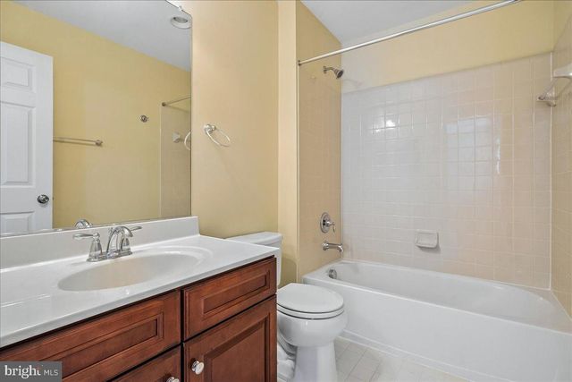 5580 SPRIGGS MEADOW DR, Woodbridge, VA 22193