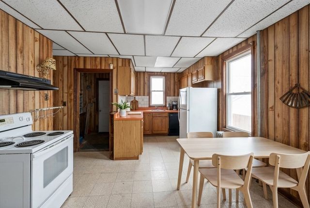 135 Allen Ave, Lynn, MA 01902