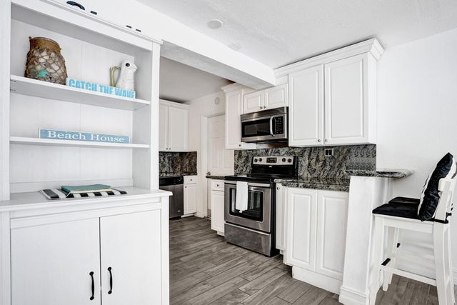 107 N Swinton Circle, Delray Beach, FL 33444