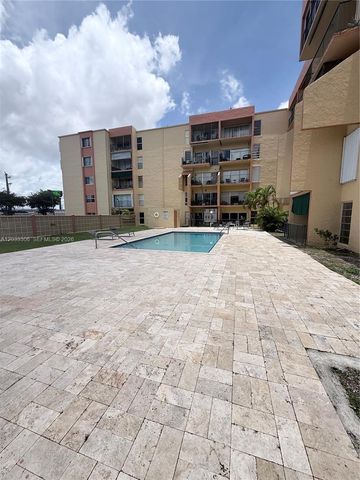 1975 W 44th Pl 401, Hialeah, FL 33012