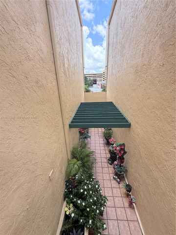 1975 W 44th Pl 401, Hialeah, FL 33012