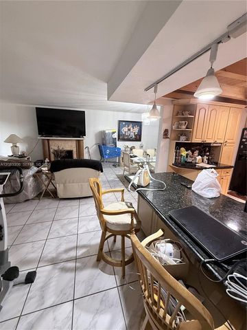 1975 W 44th Pl 401, Hialeah, FL 33012