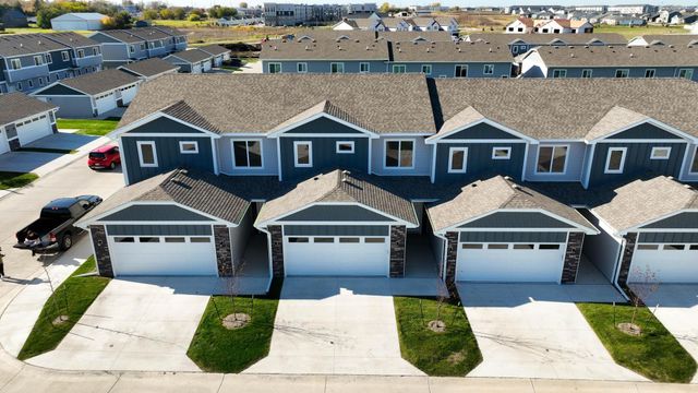 212 NW Waverly Drive, Waukee, IA 50263