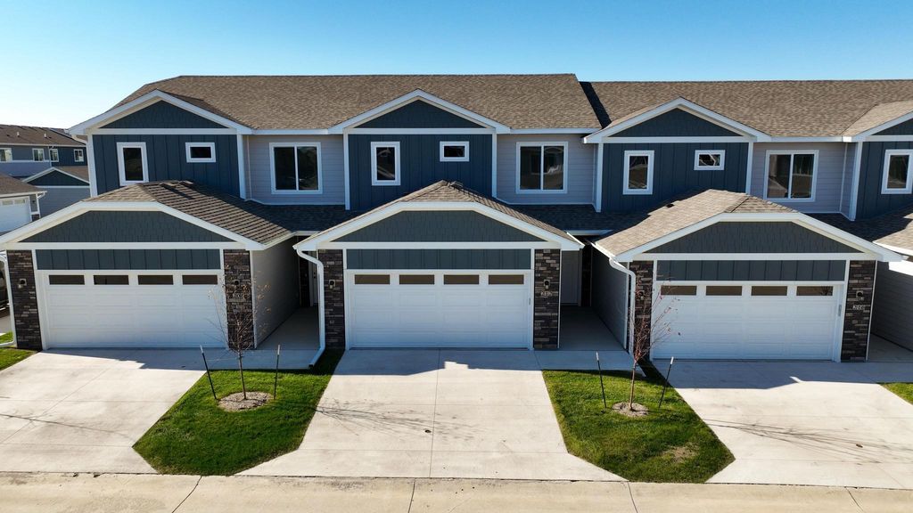 212 NW Waverly Drive, Waukee, IA 50263