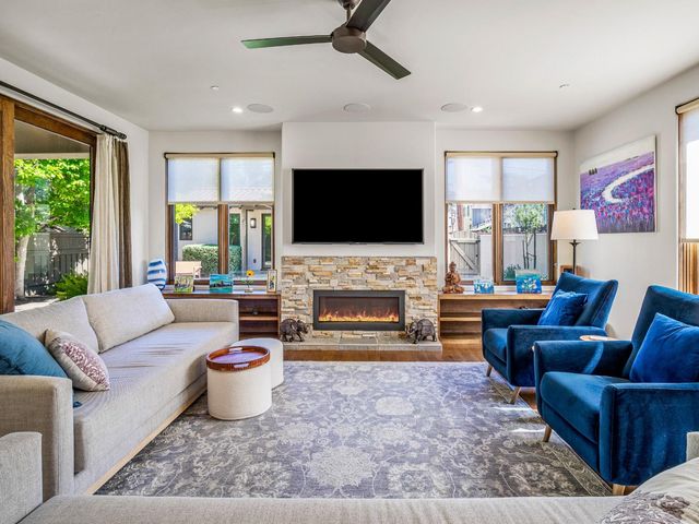 1425 37th St, Sacramento, CA 95816