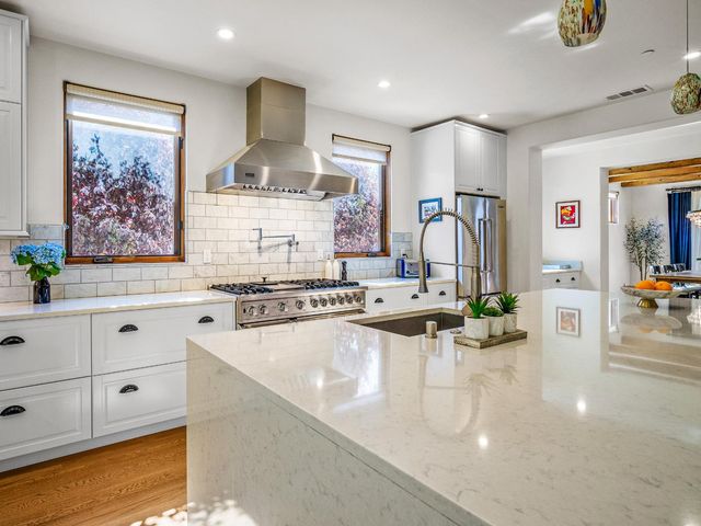 1425 37th St, Sacramento, CA 95816