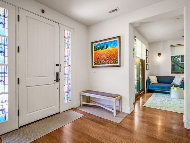 1425 37th St, Sacramento, CA 95816