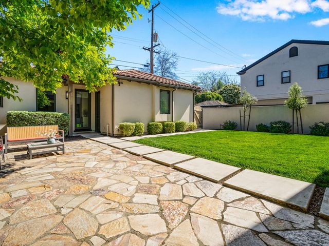 1425 37th St, Sacramento, CA 95816