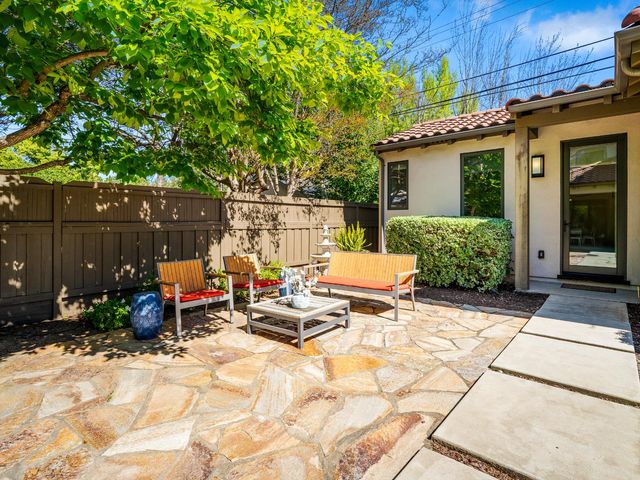 1425 37th St, Sacramento, CA 95816