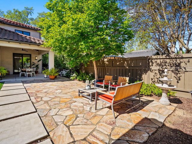 1425 37th St, Sacramento, CA 95816