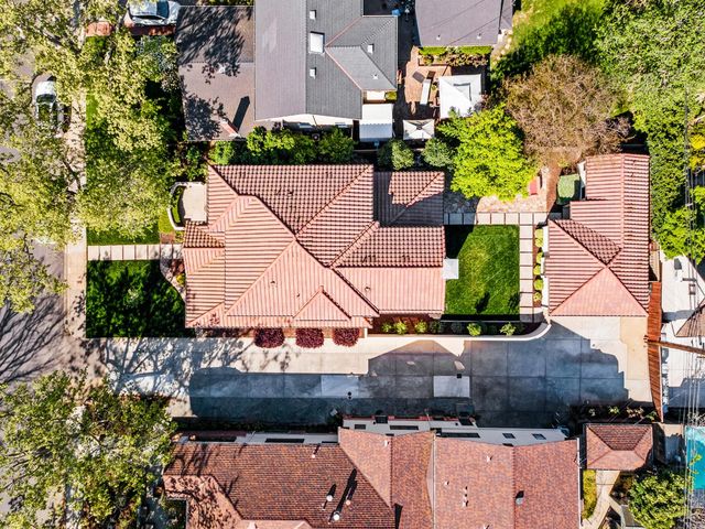 1425 37th St, Sacramento, CA 95816