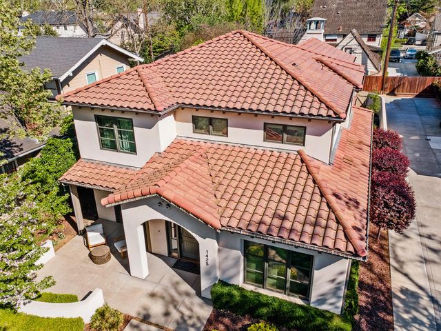 1425 37th St, Sacramento, CA 95816