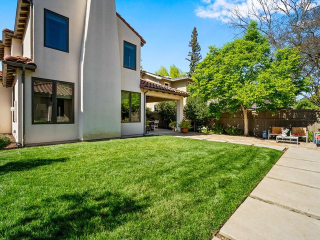 1425 37th St, Sacramento, CA 95816