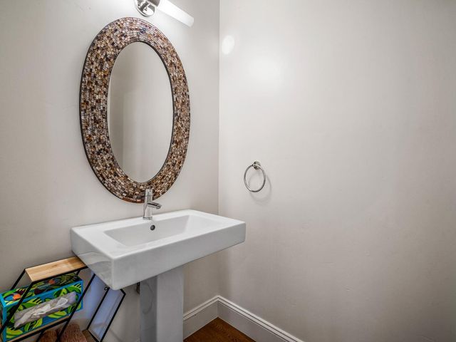 1425 37th St, Sacramento, CA 95816