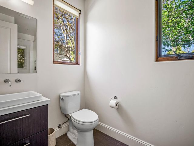 1425 37th St, Sacramento, CA 95816