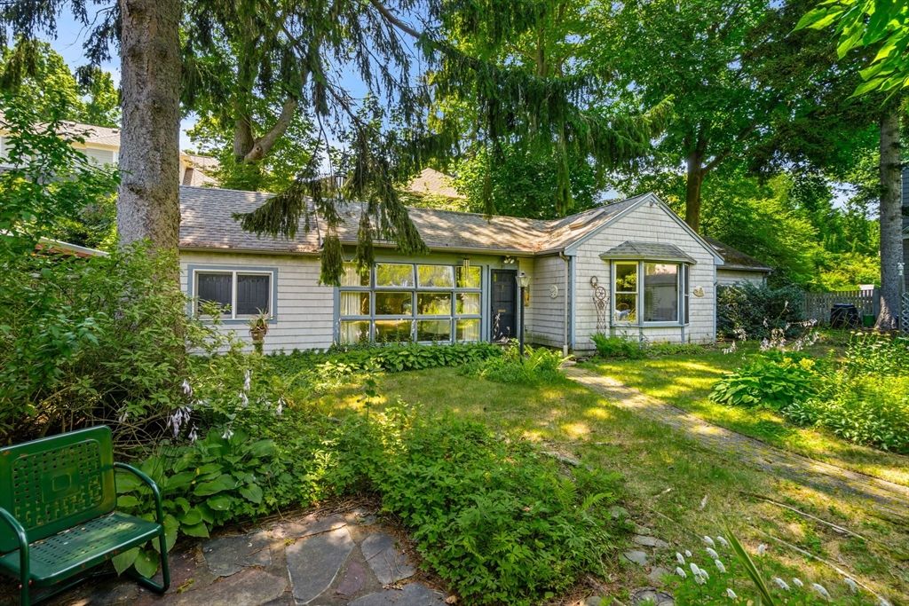 21 Preston Beach Rd, Marblehead, MA 01945