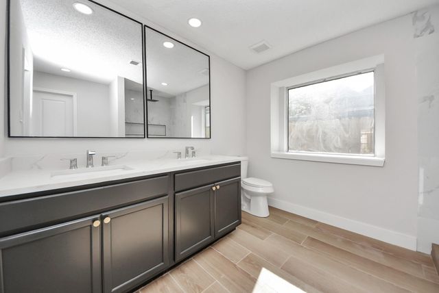 1114 N Nottingham Drive, League City, TX 77573